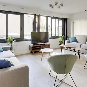  Apartment 173 Eiffel - Superb In Paris. France